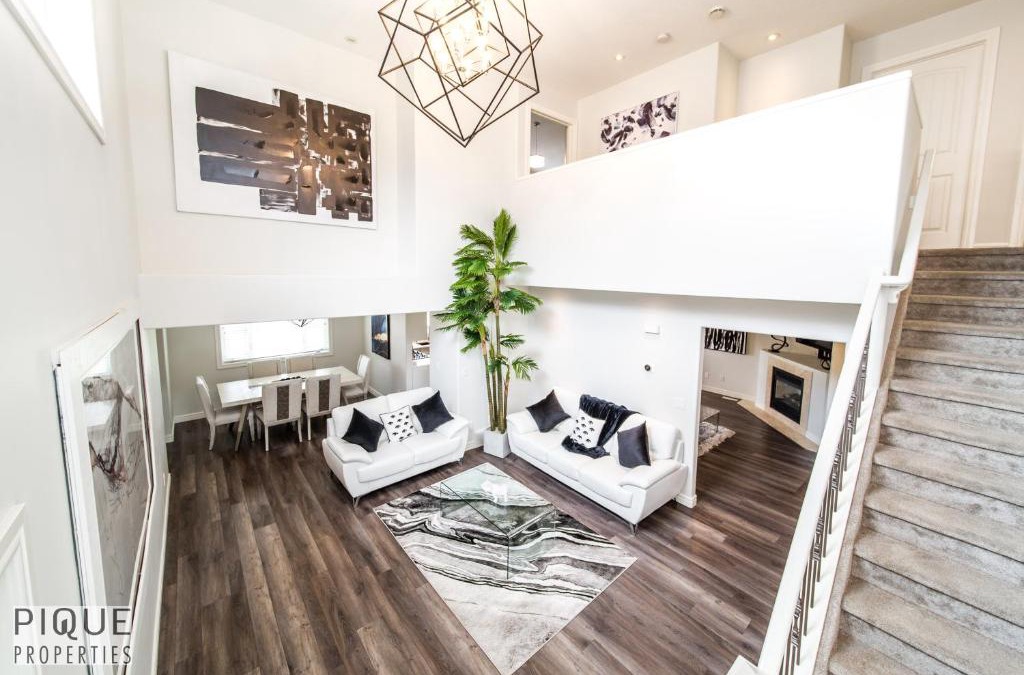 Northwest Edmonton House | LUXURIOUS 6 Bed Home I Fireplace I near Sports Park I with Double Garage & Fast WiFi!