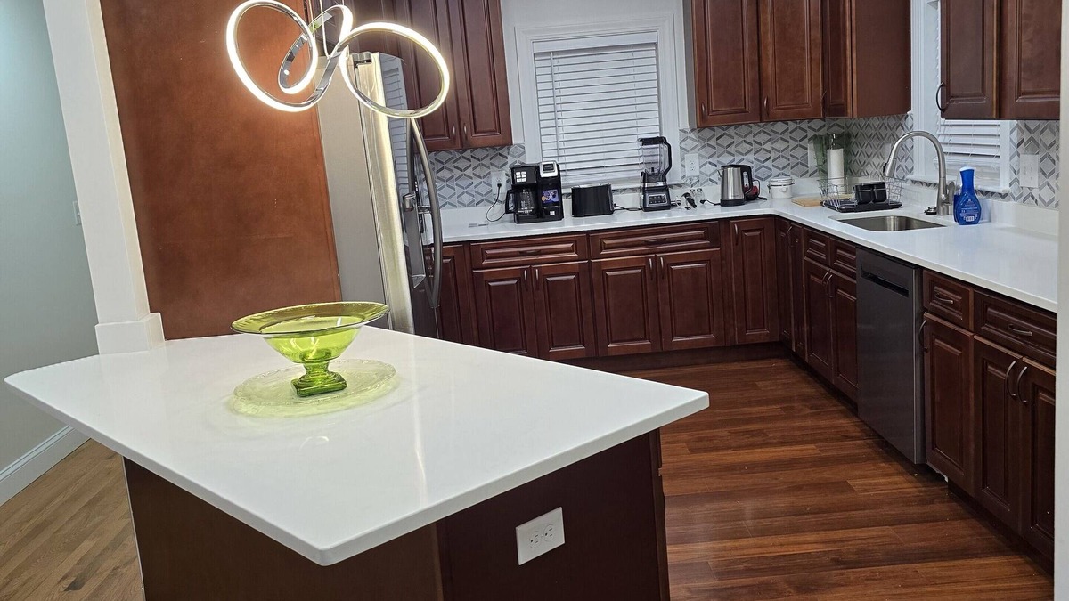 Malden Apartment | Luxurious 8-bedrooms APT., two suites in Malden MA close to Cambridge, Boston MA