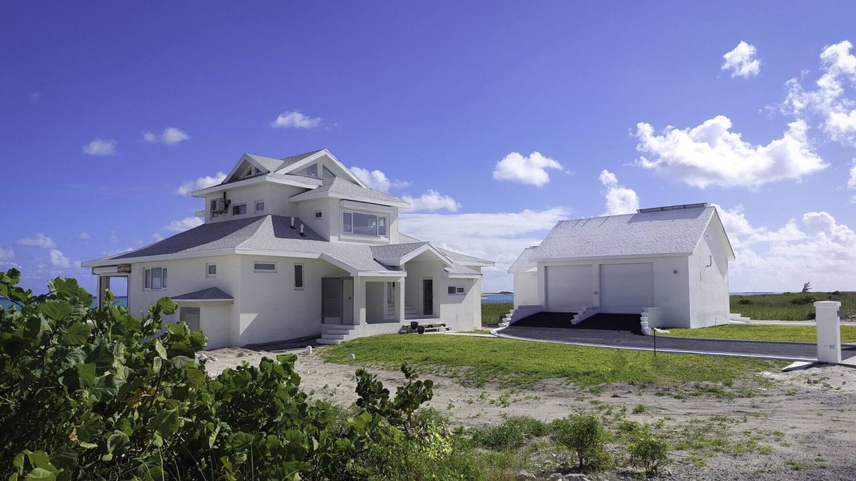 Sugar Loaf Settlement Villa | Luxurious Accommodations on San Salvador