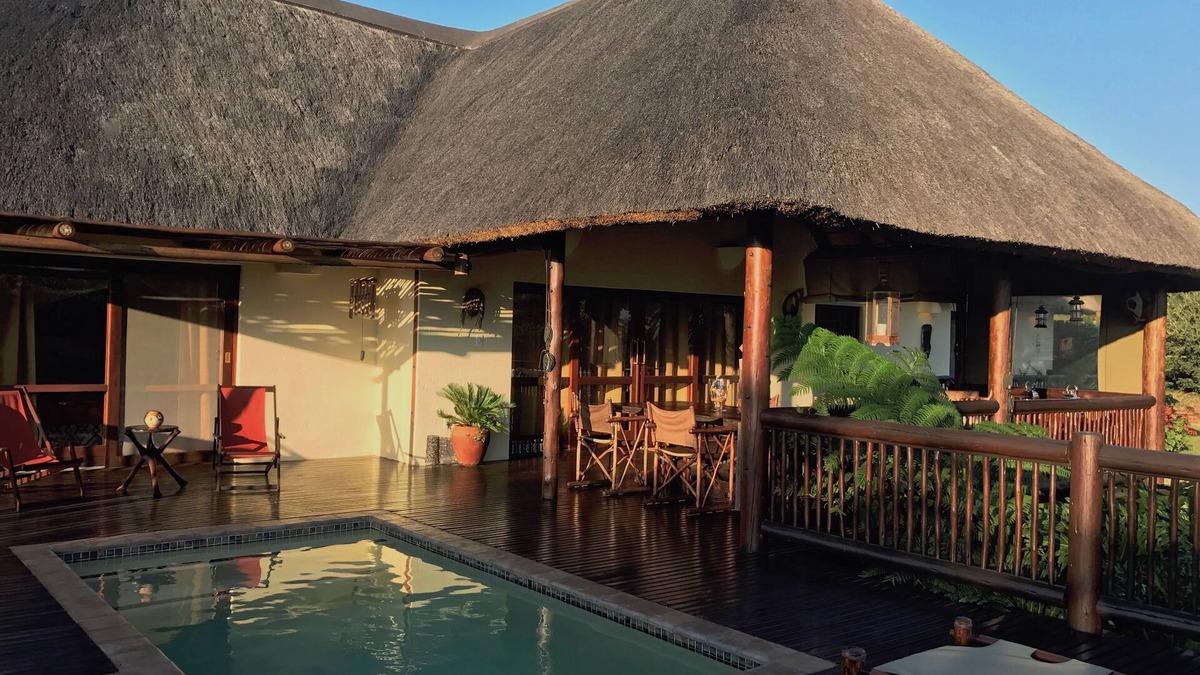 Hoedspruit Villa | Luxurious African Bush home in a magical wildlife setting near Kruger Game Park