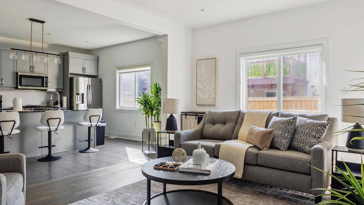 Innisfil House | Luxurious and Beautiful Home in Barrie