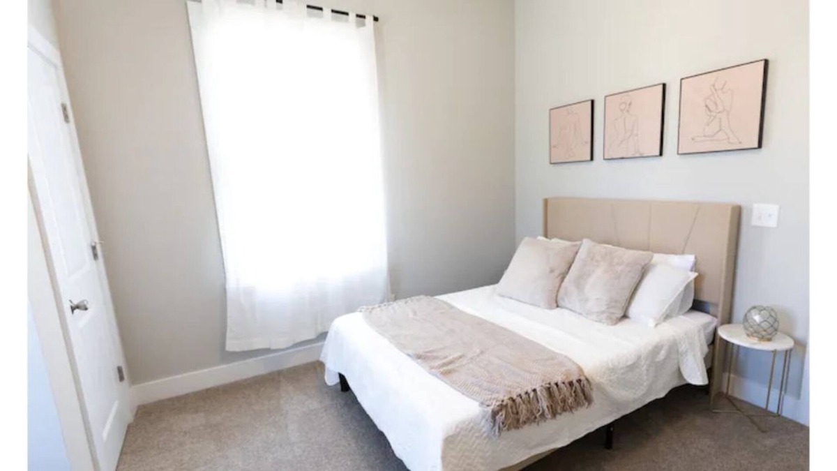 Columbus House | Luxurious and Bright Midtown Cottage!