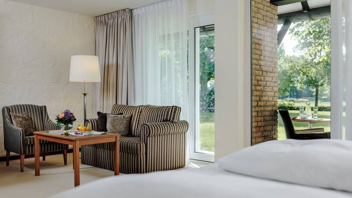 Ootmarsum Hotel | Luxurious and Charming Stay in Modern Room Near the Tranquil Twente Region
