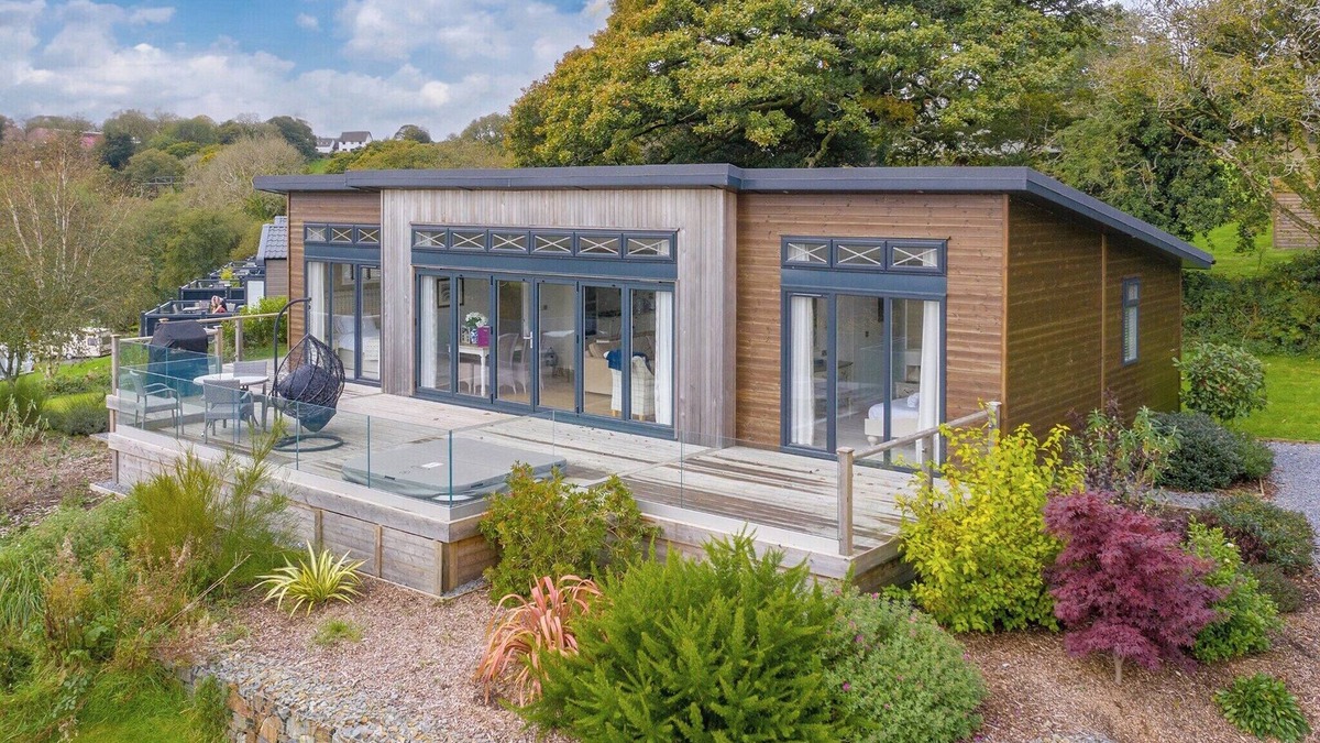 Narberth Ski Chalet | Luxurious and contemporary lodge with panoramic views.