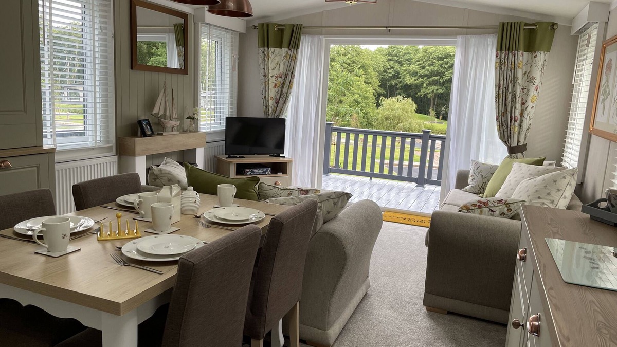 Woodfalls Cabin | Luxurious and Cosy Holiday Lodge in the New Forest National Park