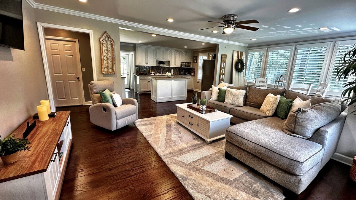 Columbus House | Luxurious and Cozy Midtown Home Near Fort Moore and Uptown