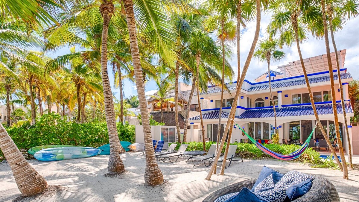 Akumal Villa | Luxurious and elegant beachfront villa featuring comfort and elegance!