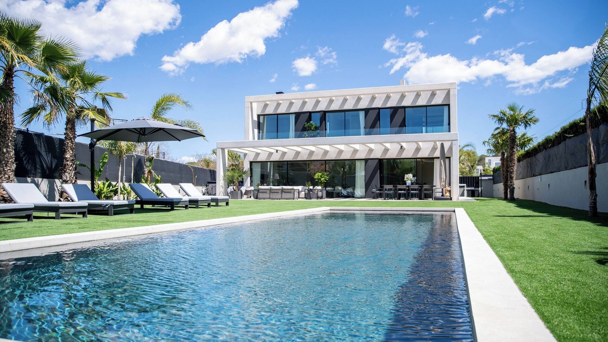 Betera Villa | Luxurious and Elegant Villa near Shopping, Spa, Wellness, and Golf Course
