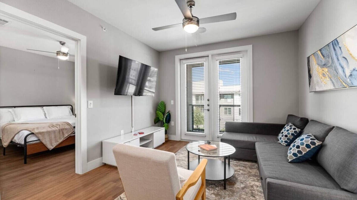 Fort Worth Apartment | Luxurious and Modern 1BR Apt with Pool & Gym