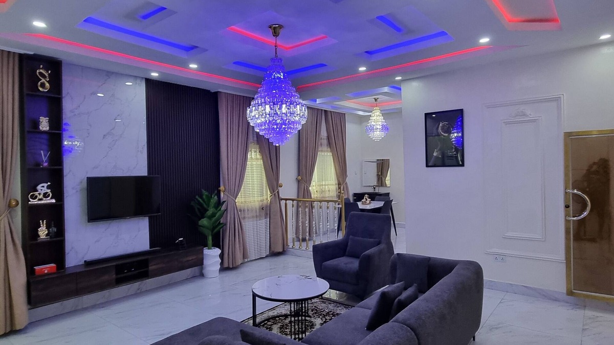 Warri Apartment | Luxurious and quiet Home |nSecure and convenient with nearby malln