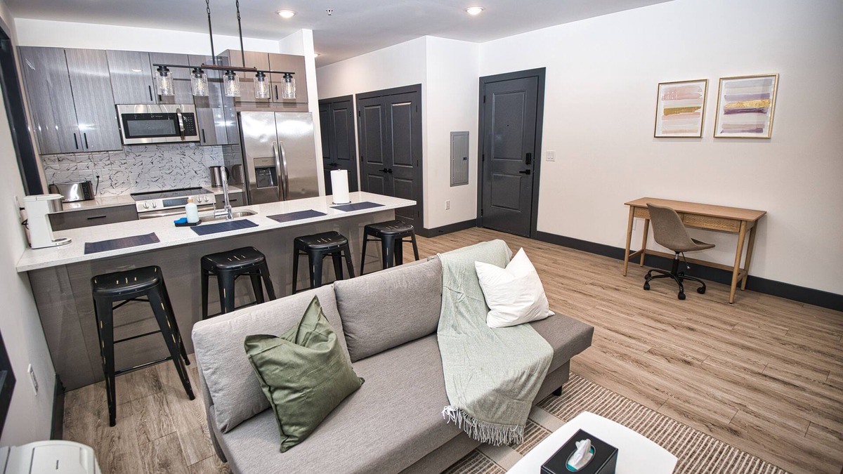West New York Apartment | Luxurious and Spacious Apt with King Bed and Free Indoor Parking-20 Min to NYC