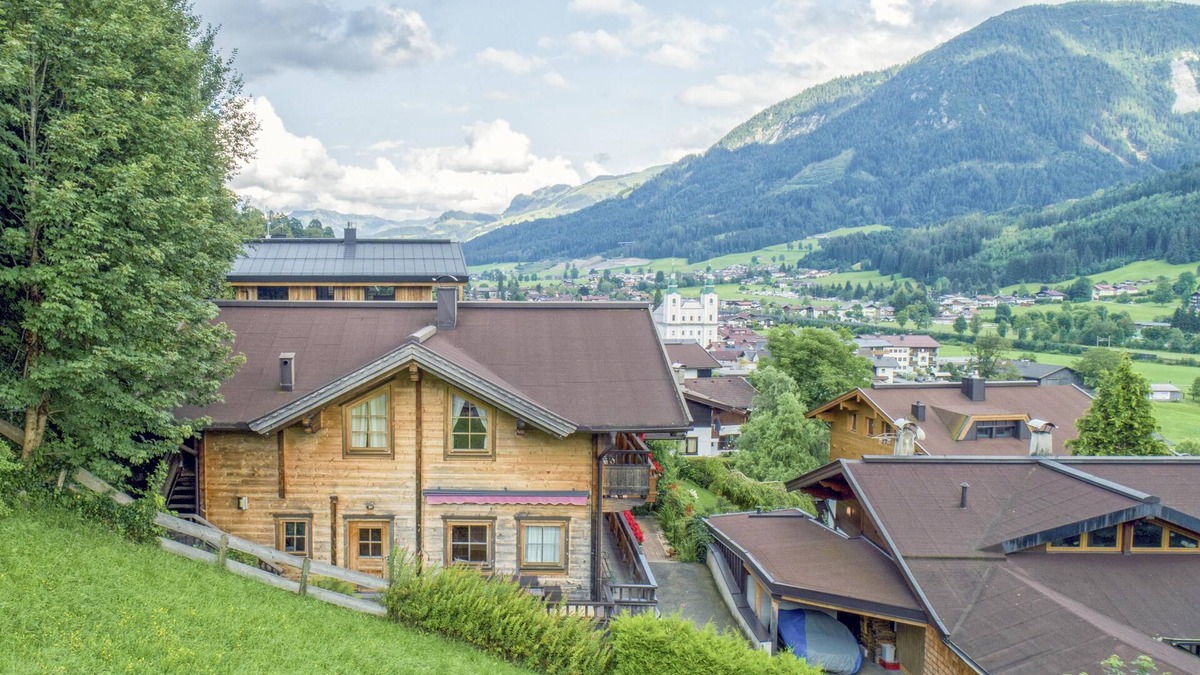 Brixen im Thale Apartment | Luxurious apartment in a charming wooden house