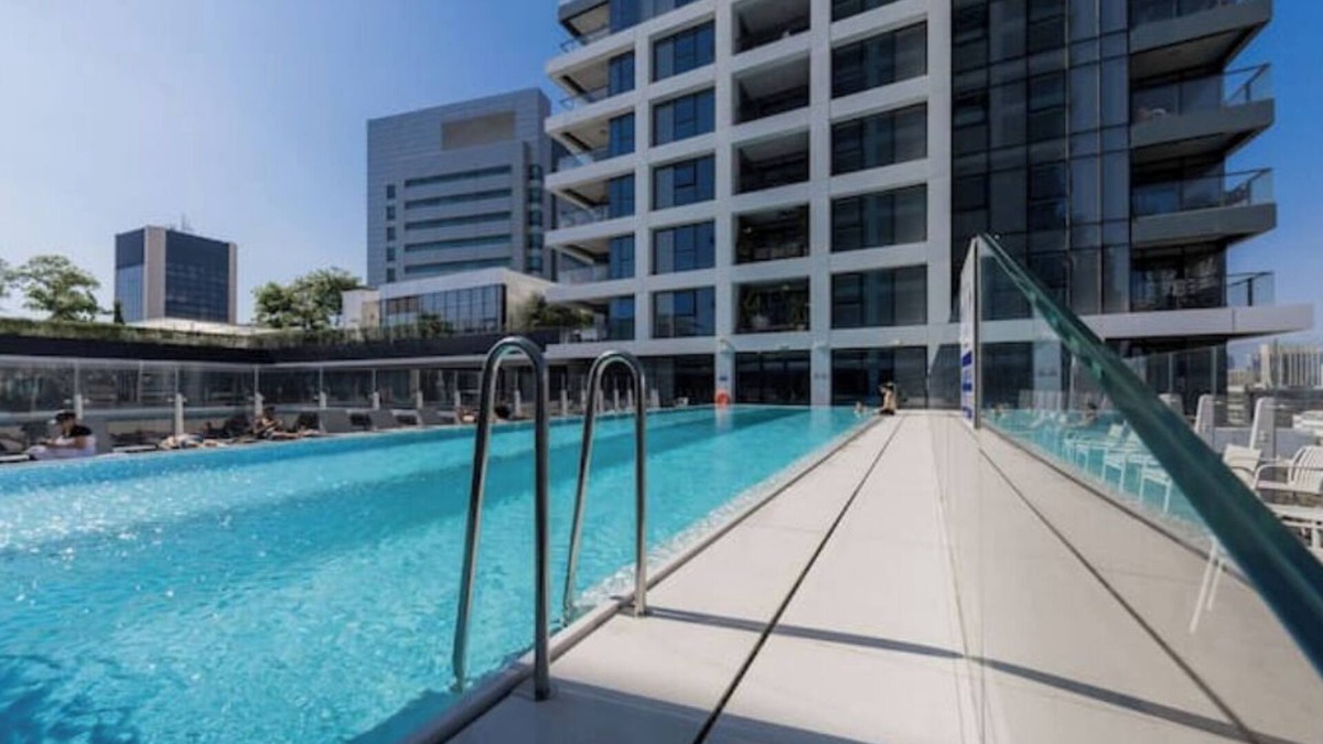Tel Aviv Apartment | Luxurious Apartment in Tel Aviv. Terrace and Pool Cnn