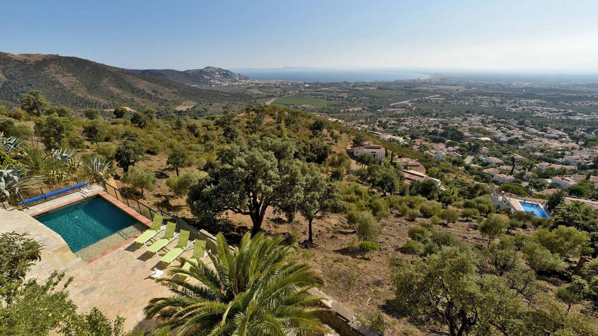 El Mas Fumats Apartment | Luxurious apartment with private pool