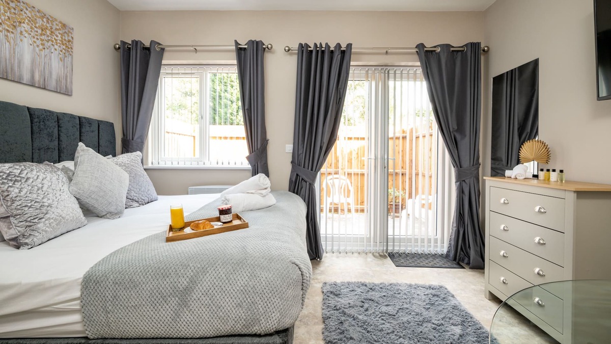 Barnt Green Apartment | Luxurious Apartment - Close to the NEC & Airport