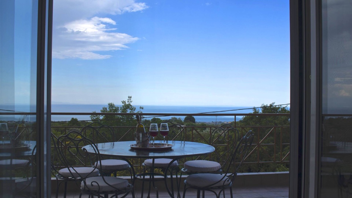 Dio-Olympos House | Luxurious apartment with stunning sea view.