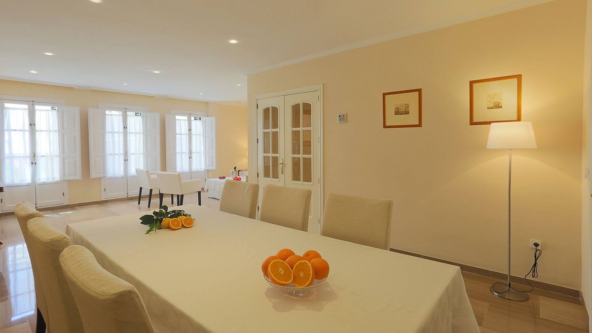 Museo Apartment | Luxurious Apartment in Epicentro: Parking + Free Wi-Fi, A/C, 3 BR + 3 WC, no noise