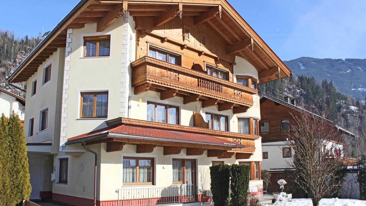 Stumm Apartment | Luxurious Apartment in Kaltenbach with Sauna