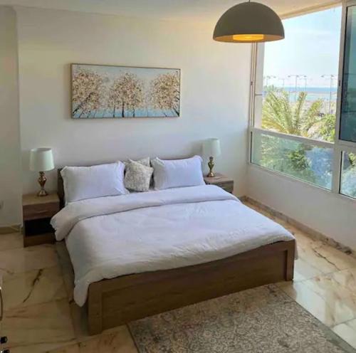 Ash Shati Apartment | Luxurious Apartment Partial Sea View