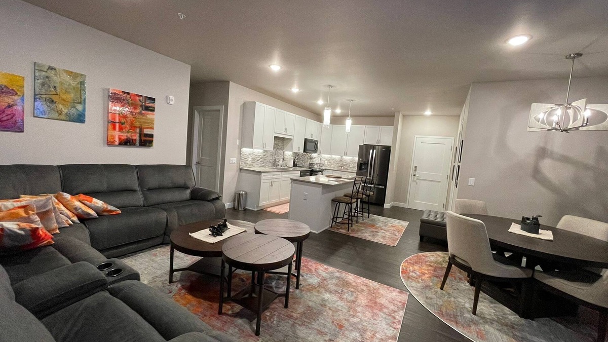 Sheboygan Condo | Luxurious artistic 2 bed - 2 bath Condo; feel like living by the Coast!