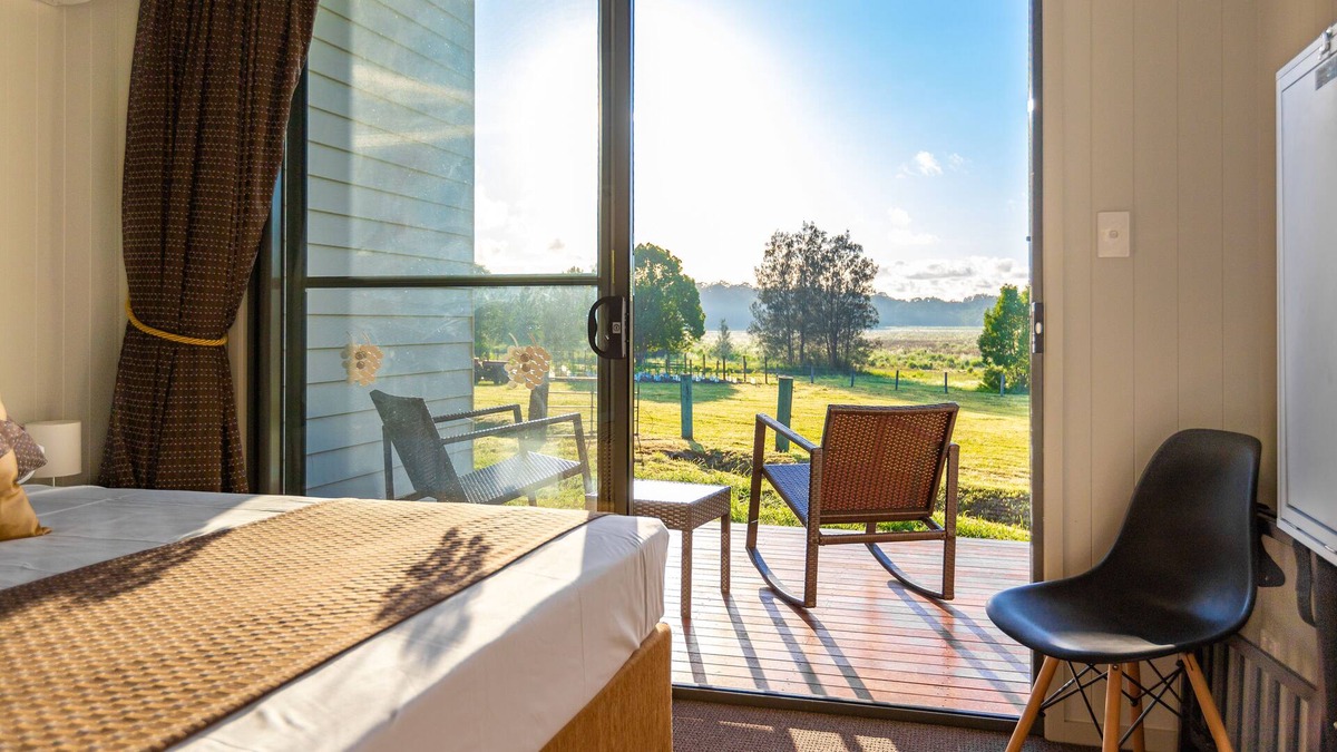 Kurwongbah Bed & Breakfast | Luxurious B&B and Winery 40 mins from Brisbane CBD, near Narangba train station.