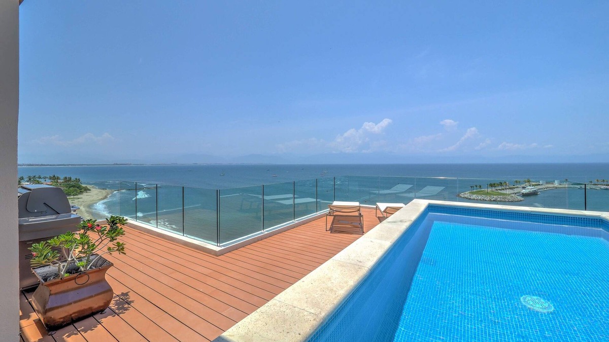 La Cruz de Huanacaxtle Condo | Luxurious beachfront penthouse! Panoramic views, white sand beach, private pool