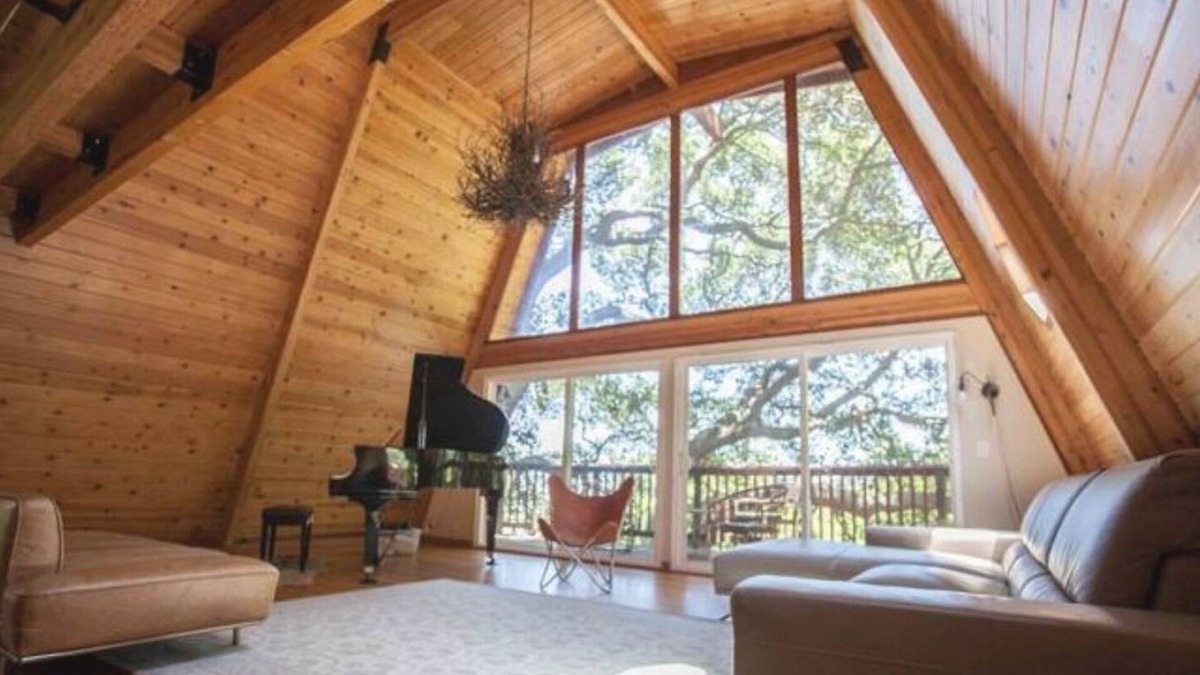 Uptown Brisbane House | Luxurious Bayview Treehouse: Hot Tub, 15 min to SF