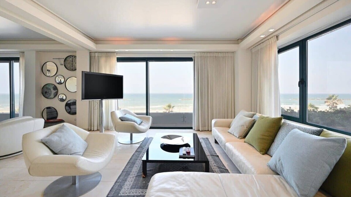 Tel Aviv Promenade Apartment | Luxurious Beach Front 1BR by HolyGuest