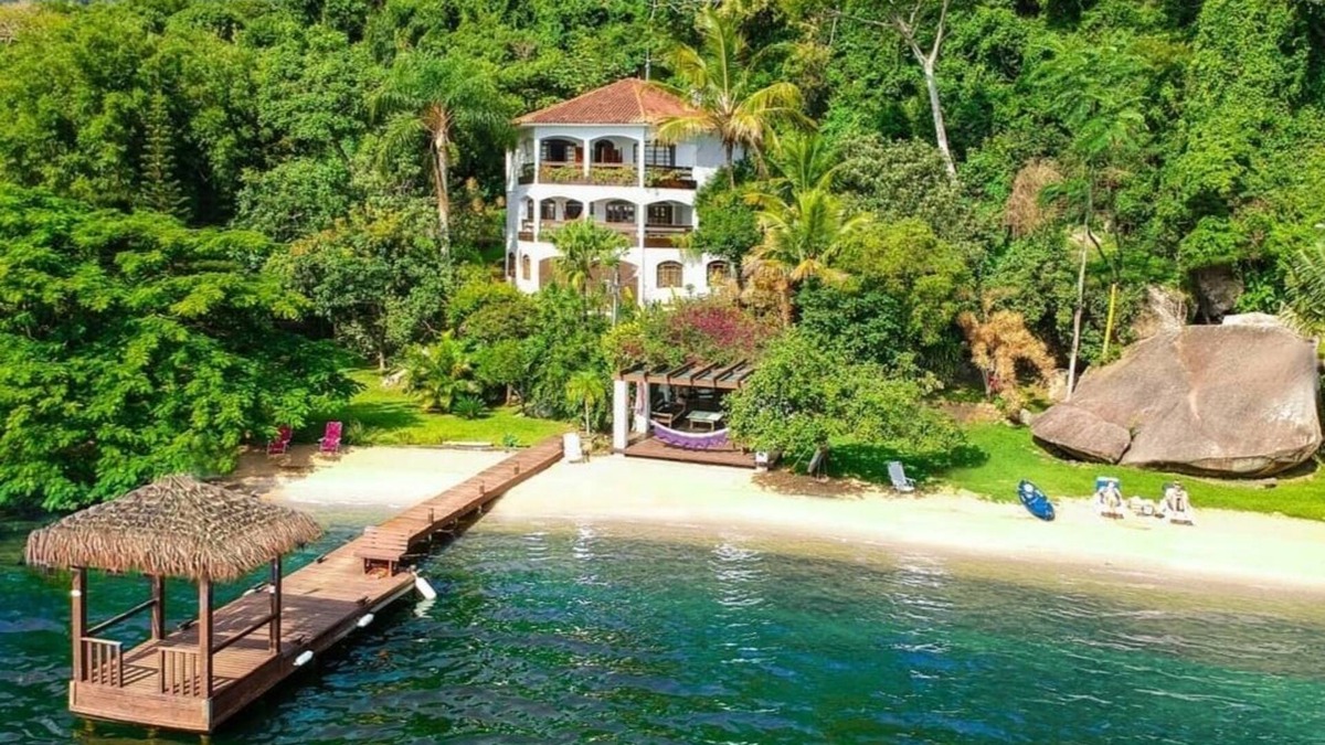 Florianopolis House | Luxurious beach house in the natural park of Costa da Lagoa