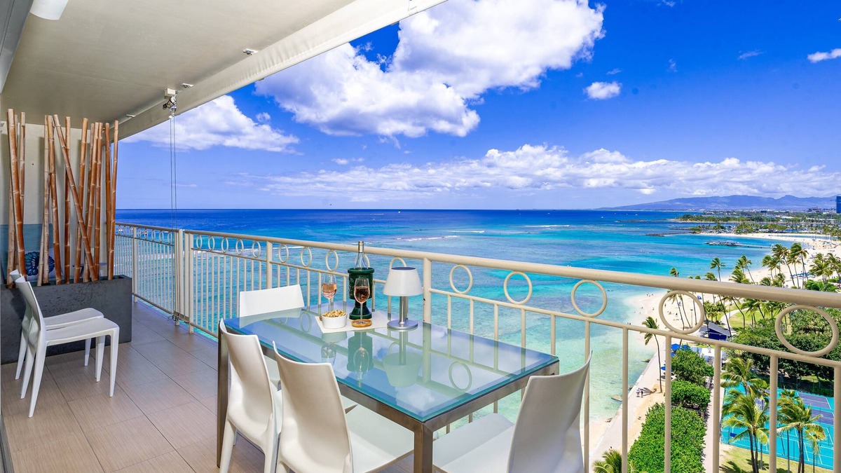Waikiki Condo | Luxurious Beachfront Condo with Spectacular Ocean Views! FREE Parking!
