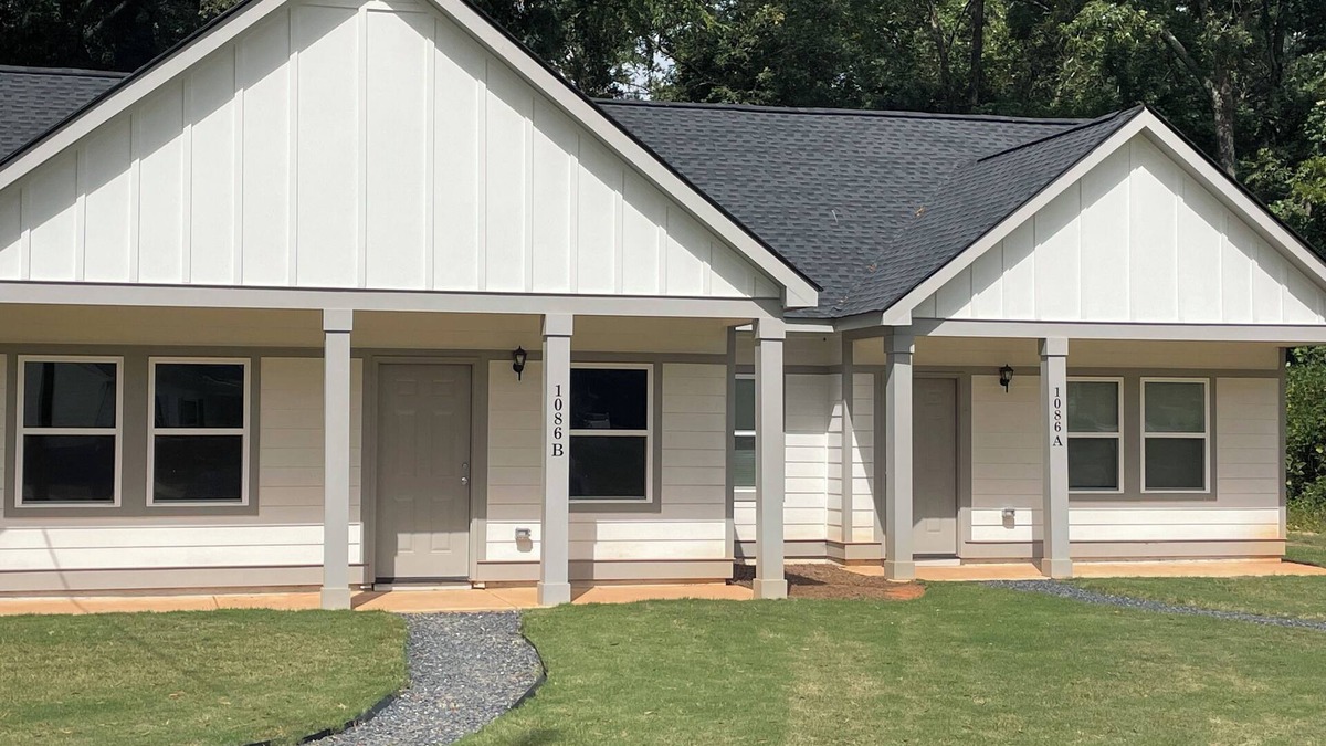Jonesboro Apartment | Luxurious Brand-New 1BR Apartment – Modern and Open floor plan with fire pit!