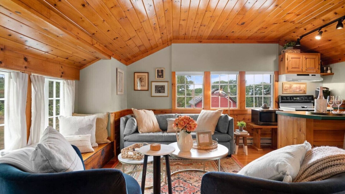North Andover House | Luxurious Bungalow at Boutique Winery w/Tasting
