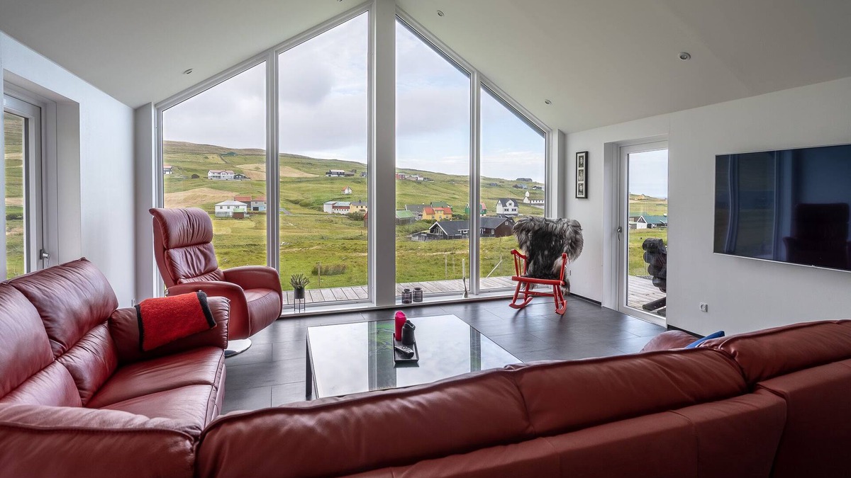 Skalavik House | Luxurious Cabin | 3 Br | Scenic Village