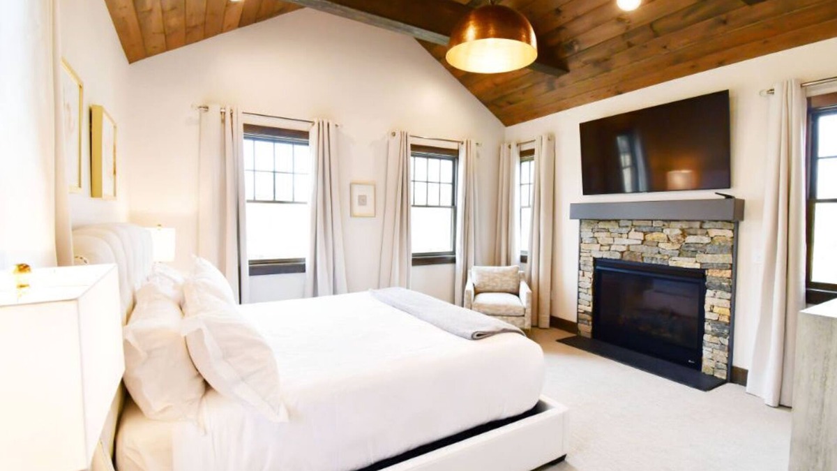 Wyoming Cabin | Luxurious Cabin in Picturesque Woodlands | Luxe