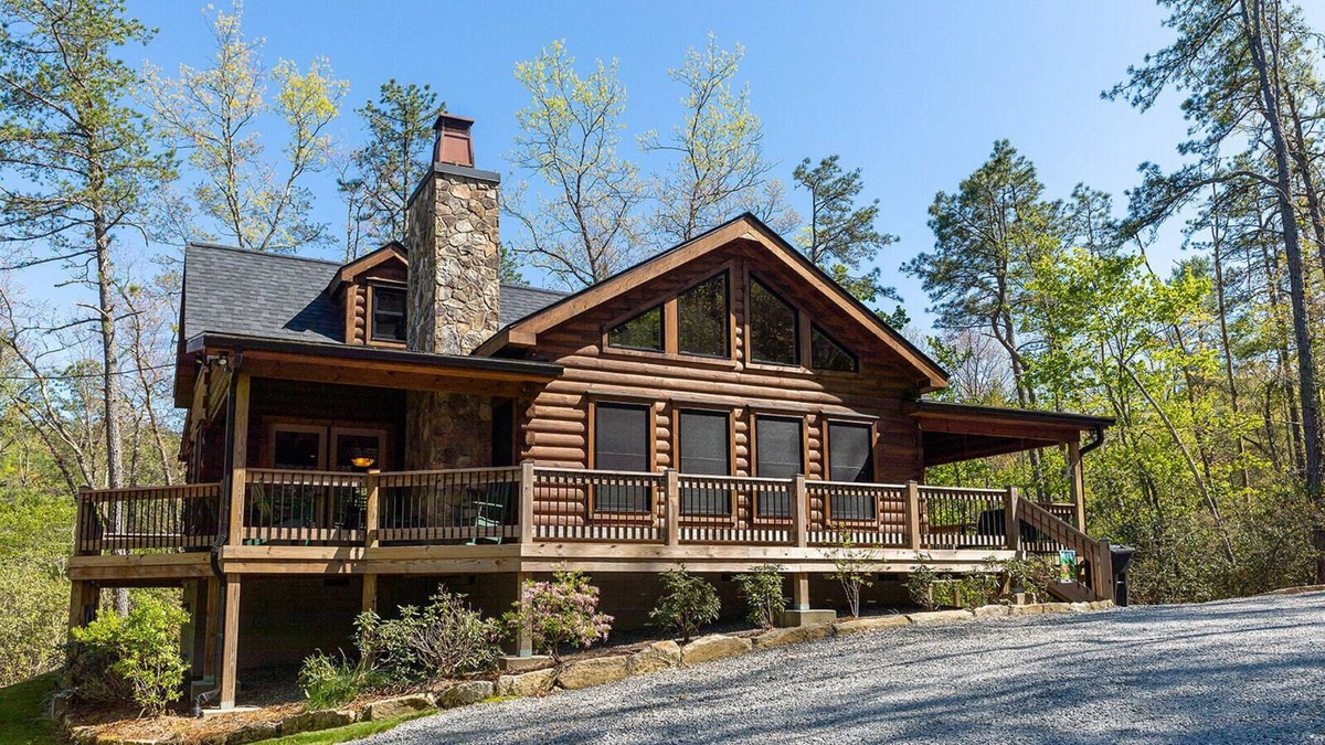Cedar Mountain Cabin | Luxurious Cabin in DuPont State Forest near trails and recreation.