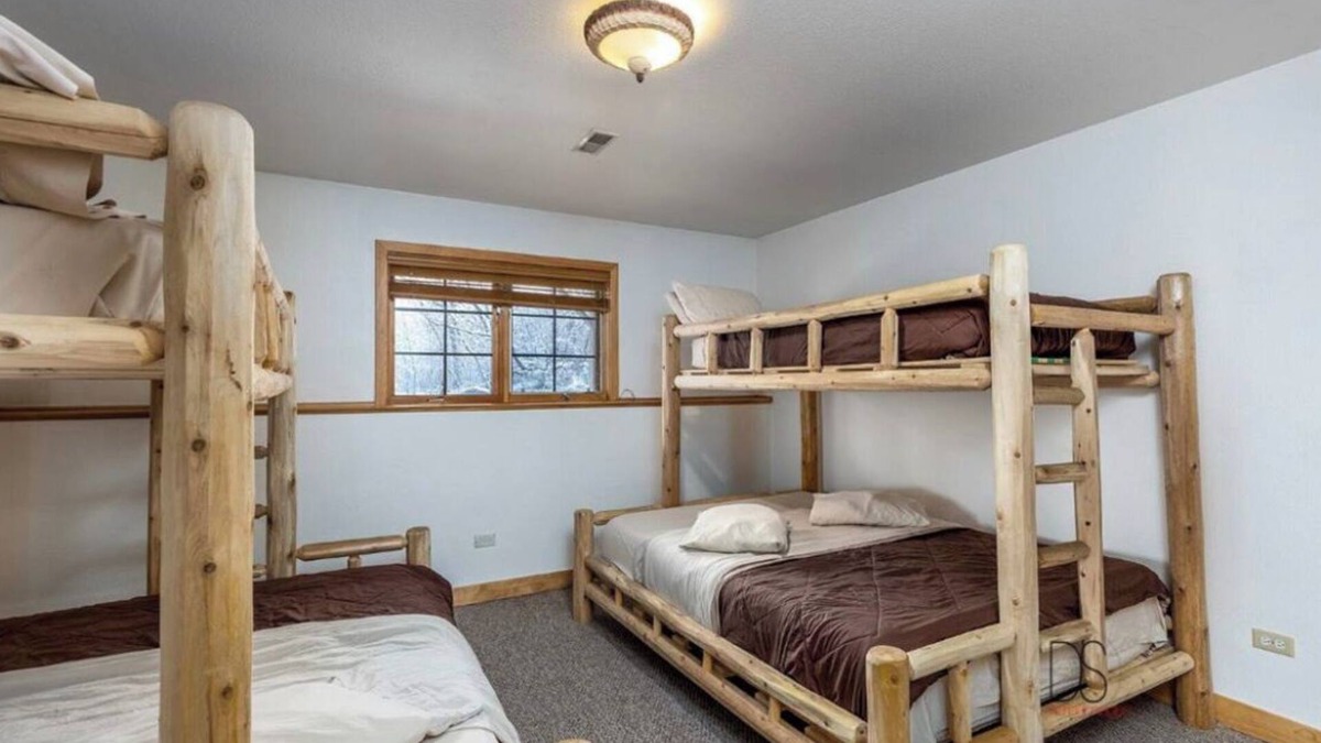Oglesby House | Luxurious Cabin Villa Getaway
