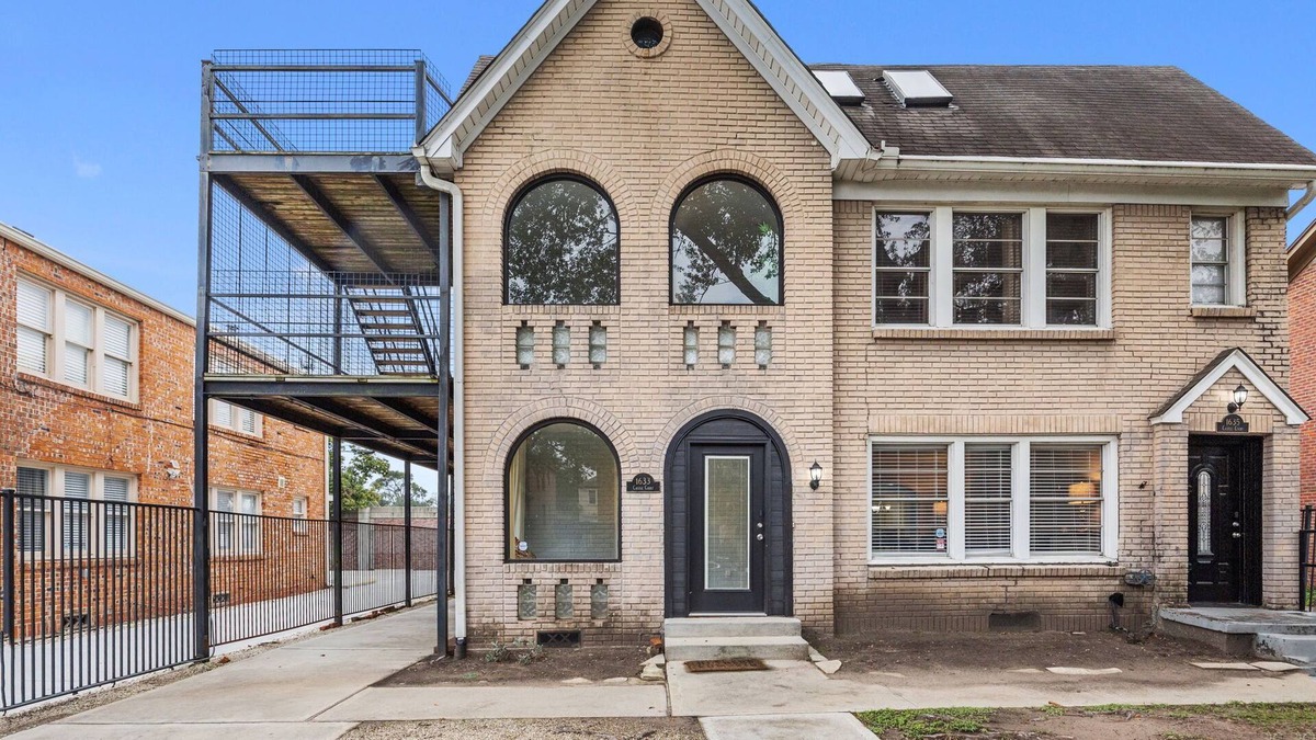 Boulevard Oaks House | Luxurious Castle - Montrose