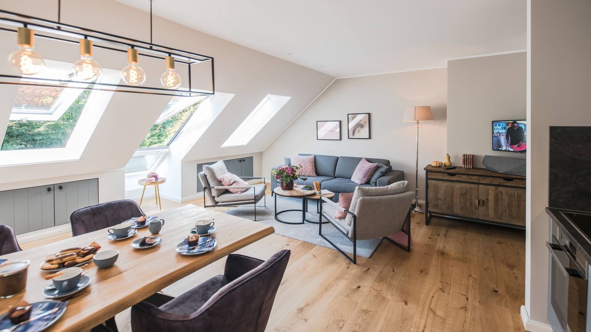 Friedeburg Apartment | Luxurious Cirksena vacation apartment in Karl-Georgs-Forst; dogs welcome