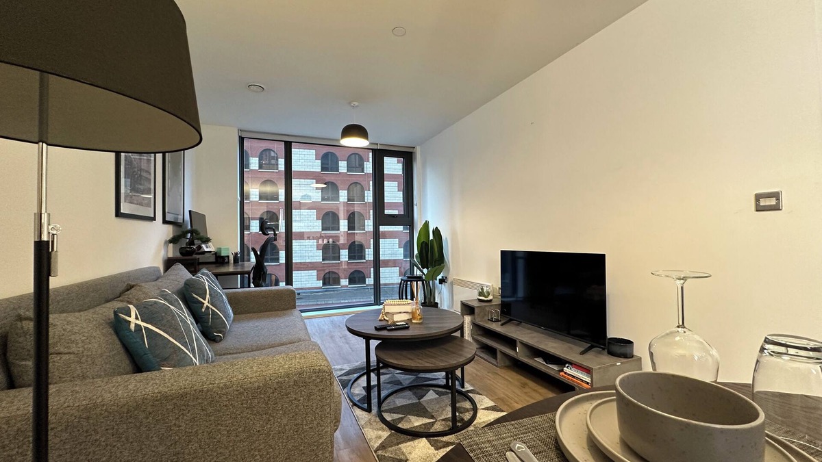 The Westside Apartment | Luxurious City Centre Apartment with FREE Parking