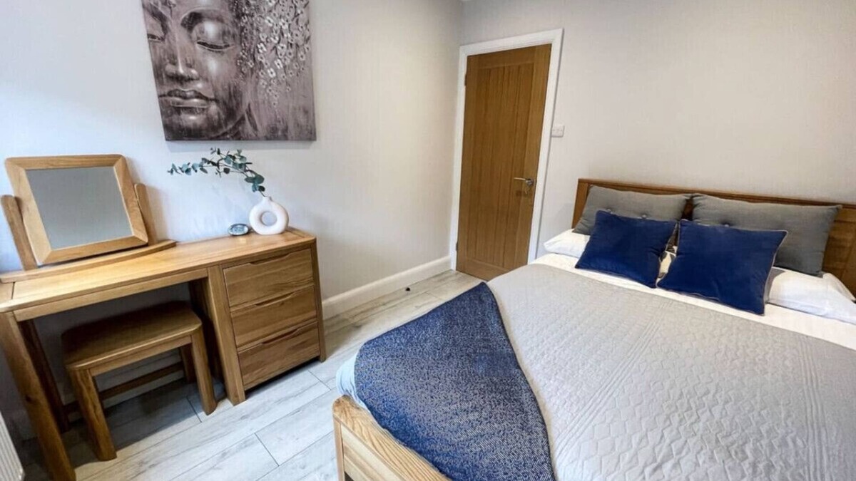 Mill Road Apartment | Luxurious City apartment - short walk from station