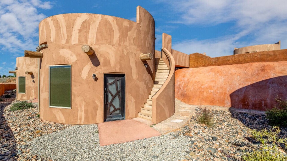 Virgin RV Rental | Luxurious Cliff Dwelling W/hot tub and King Bed ADA accessible