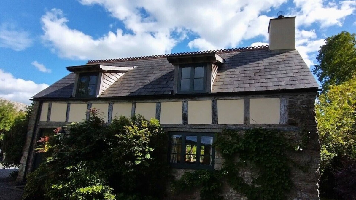 Kinnerton Cottage | Luxurious Cottage with Lovely Views in Rural Location