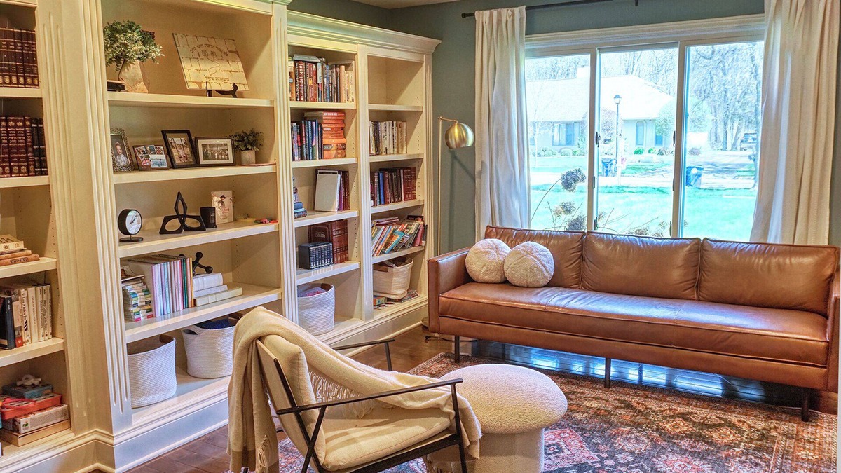 Williamsville House | Luxurious, comfortable pool home in Buffalo, minutes from Niagara Falls