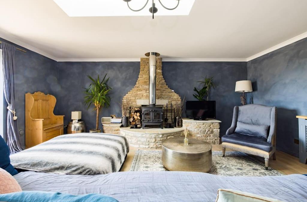 Frome Villa | Luxurious Complex: 2 barns together edge of Frome