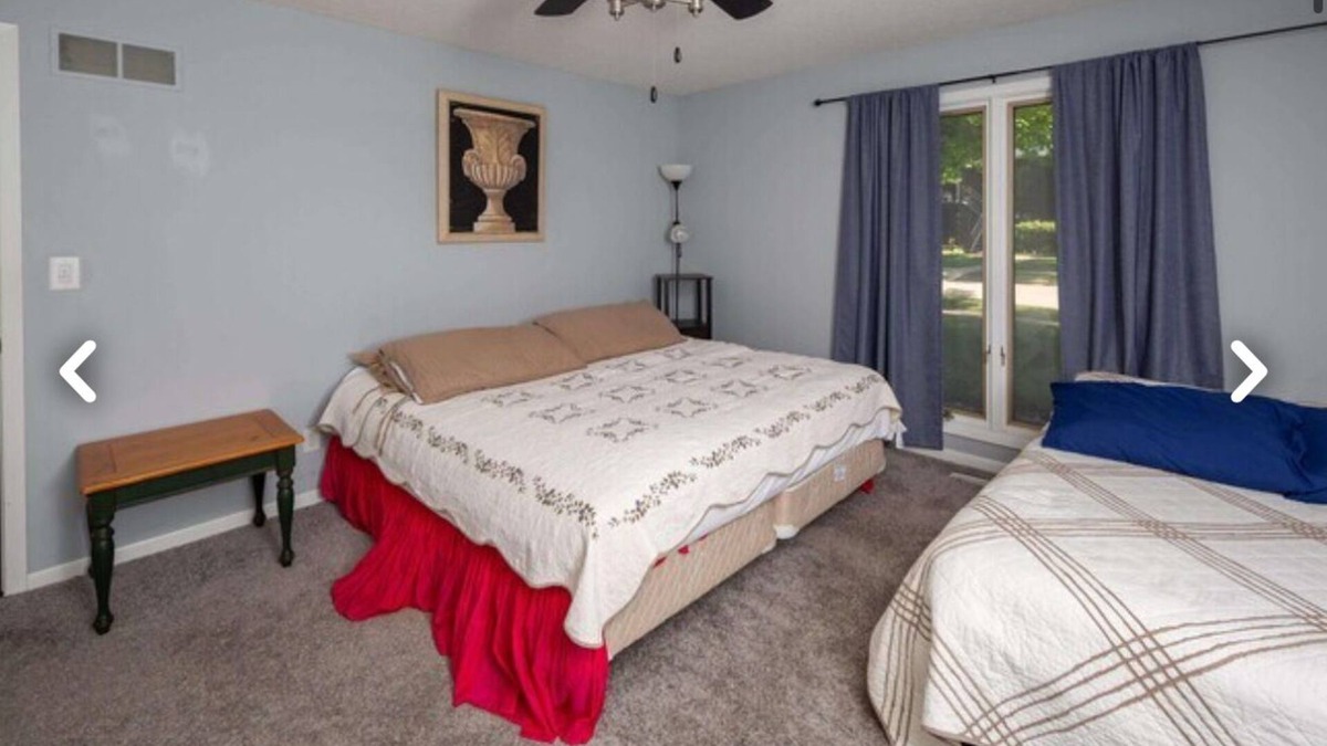 Moline Condo | Luxurious Condo family-friendly nCloser to attractions!nEatery,Walmart&lot more!