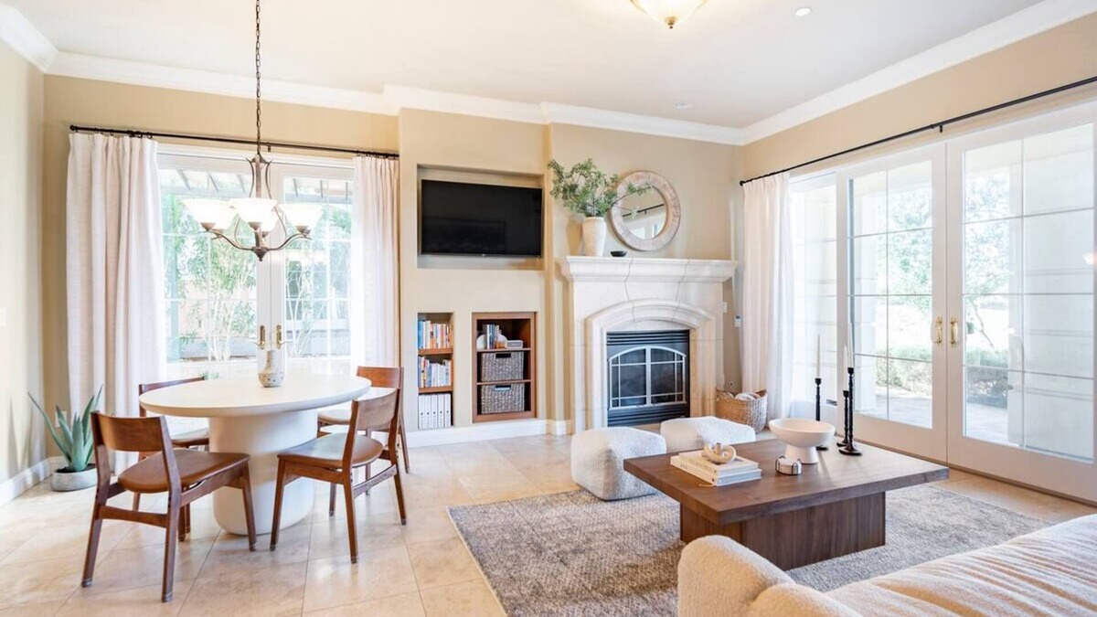 Lake Las Vegas Condo | Luxurious condo in beautiful Lake Las Vegas - Golfing, Hiking, Swimming nearby!