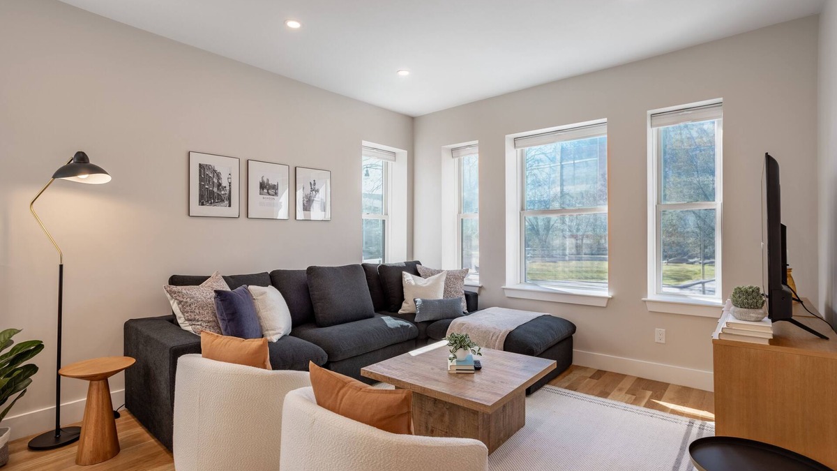 Wellington-Harrington Condo | Luxurious Condo near MIT, Harvard & the T+ Parking