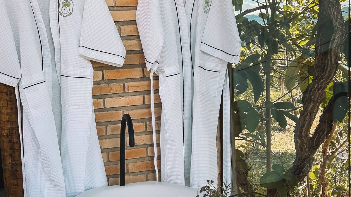Paranoa Ski Chalet | Luxurious Coral Chalet with bathtub, privacy and surrounded by nature.