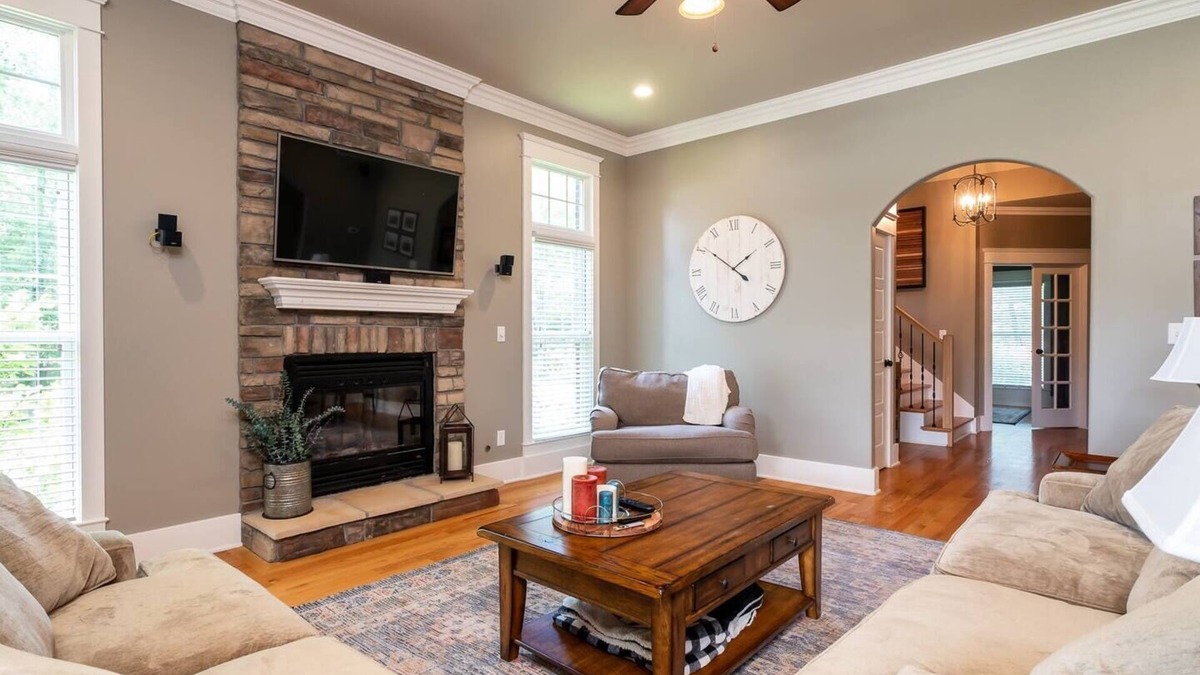 Buechel House | Luxurious Corporate/Derby Rental