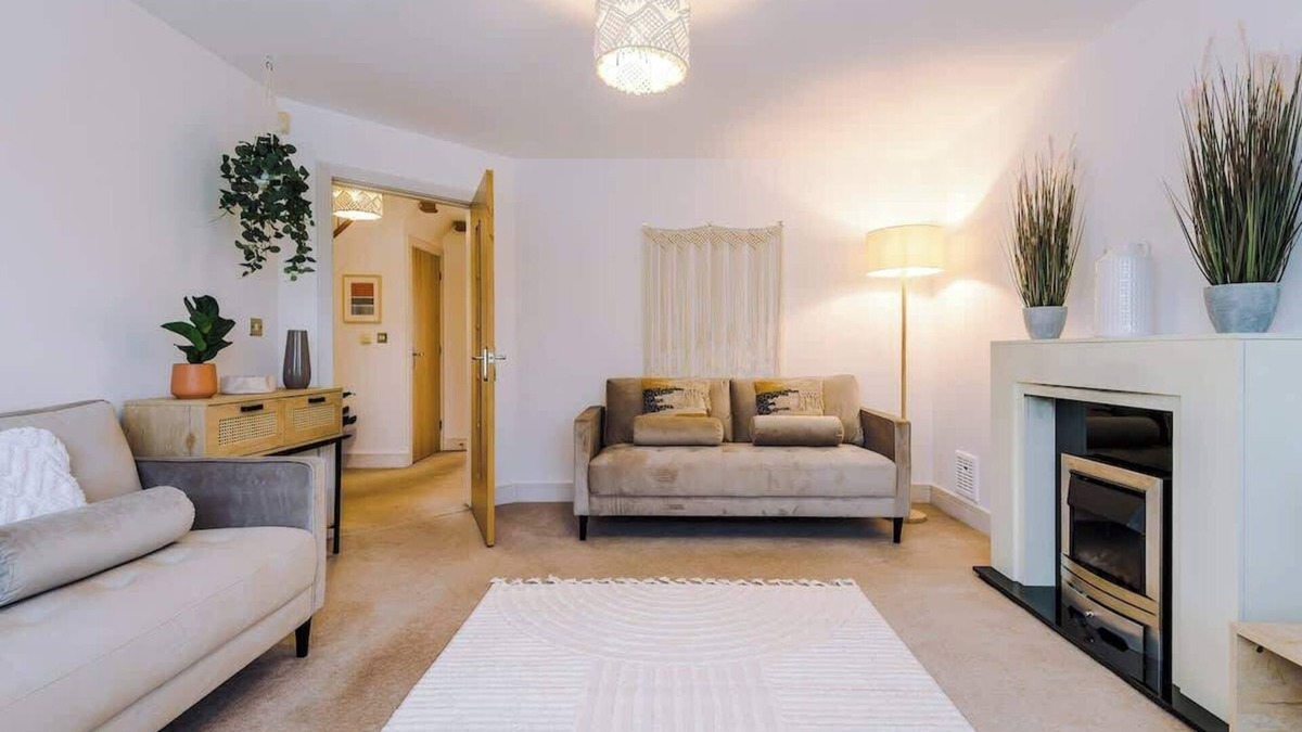 Chester House | Luxurious Cosy 4BR Home Cheshire
